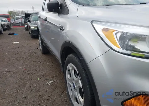 2017 Ford Escape S z USA, uszkodzony, nr VIN 1FMCU0F73HUD74169